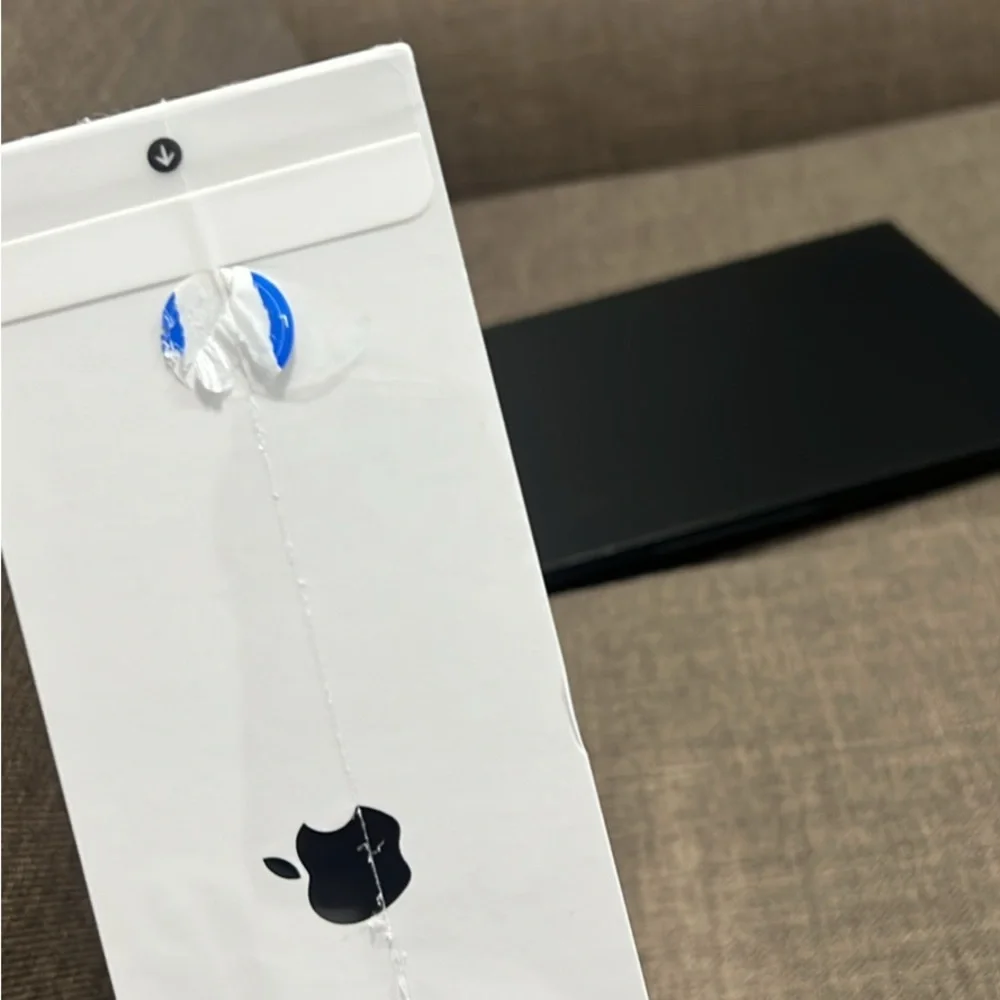 Sealed hard to find Apple AirPods Max in Midnight Black - Picture 2 of 4